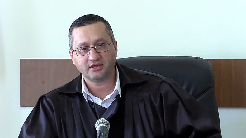 Դատավոր Դավիթ Բալայանի որոշմամբ Ռազմիկ Աբրահամյանը կմնա ազատության մեջ (տեսանյութ)