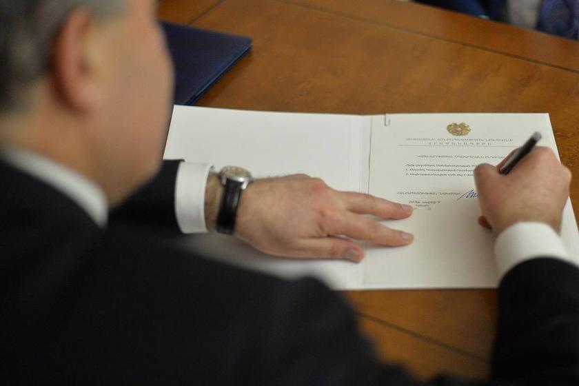 ՀՀ նախագահը ստորագրել է «Ապօրինի գույքի բռնագանձման մասին» օրենքը և 14 հարակից օրենքները