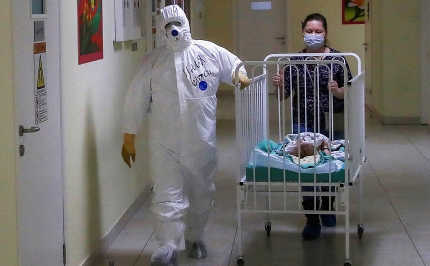 Հիվանդանոցում կորոնավիրուսից 1 ամսական երեխա է մահացել. Հիվանդ 17 երեխա կա. երկուսի վիճակը ծայրահեղ ծանր է