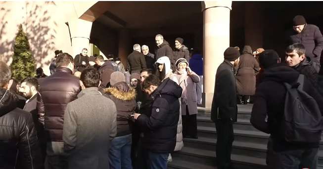 Զոհվածների ծնողները բողոքի ակցիա են կազմակերպել ՔԿ-ի շենքի մոտ (ուղիղ)