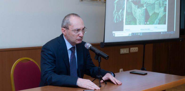 Արմեն Այվազյան. Իրական խնդիրը, այդուամենայնիվ, Փաշինյանի անձնական կրթական թերացումը չէ