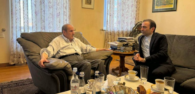 Լևոն Տեր-Պետրոսյանը հանդիպել է Իրանի դեսպանի հետ