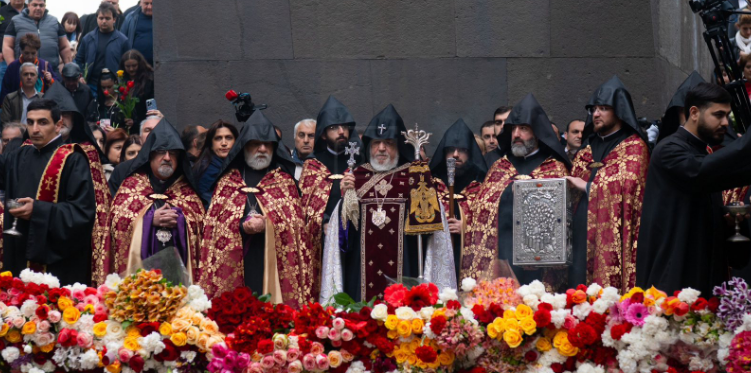 Ամենայն Հայոց Կաթողիկոսը հոգեհանգստի կարգ է մատուցել Ծիծեռնակաբերդում (տեսանյութ)