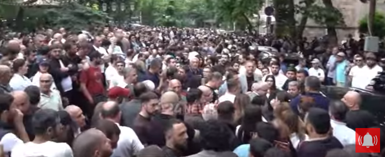 ԿԸՀ-ն քննում է ընդդիմության բողոքը (ուղիղ)